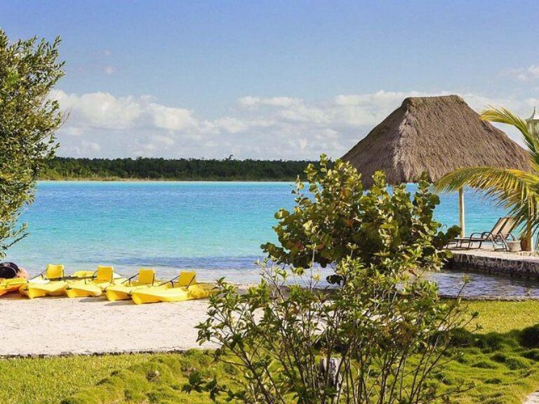 One Day Bacalar Seven-Color Lagoon Adventure with transportation and Lunch