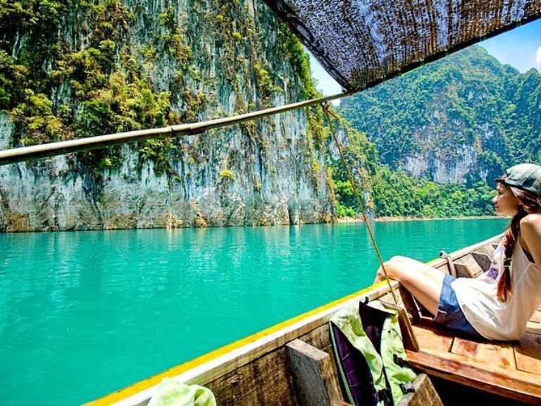 Khao Sok Full Day Tour: Sarasin Bridge, Khao Sok Park Trekking & Rafting, etc. Kickstart your day with a stop at the iconic Sarasin Bridge. As one of Thailand's most revered architectural marvels, it not only connects the mainland to the island of Phuket but also stands as a testament to Thailand's progress and unity. Revel in its majestic structure, capturing moments against the scenic backdrop of azure waters.