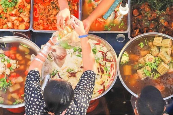 Chiang Mai Small Group Foodie Tour – Night Market Thai Food Tour