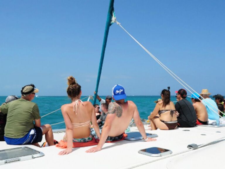 Puerto Morelos Catamaran Sail and Snorkeling Tour with Open Bar