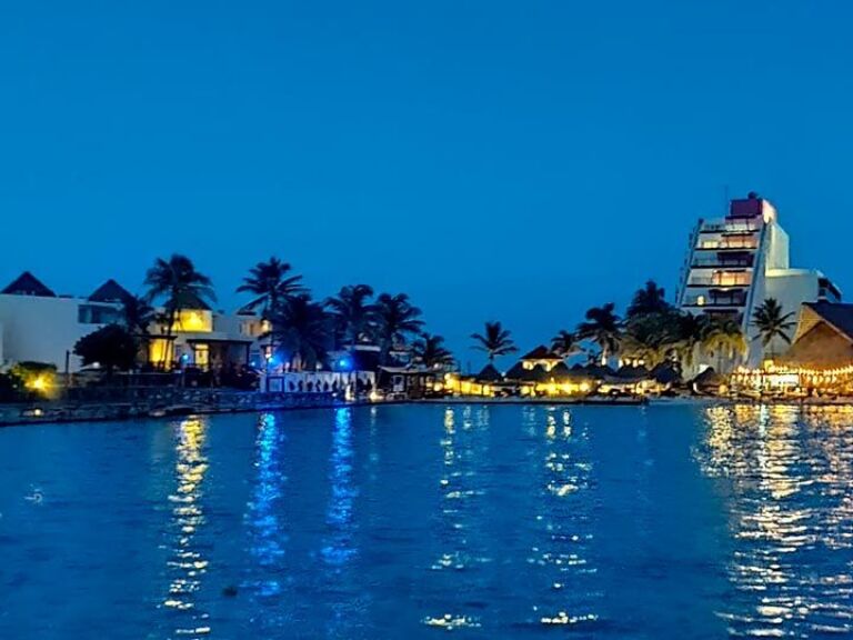 Catamaran Sunset Cruise to Isla Mujeres from Cancun