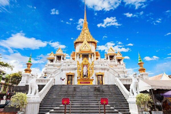 Bangkok Walking Tour: Temples, Grand Palace And Flower Market Small Group tour