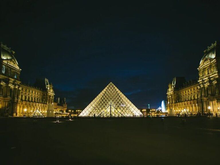 Private illumination Tour in Paris with Indian Dinner hotel Pickup