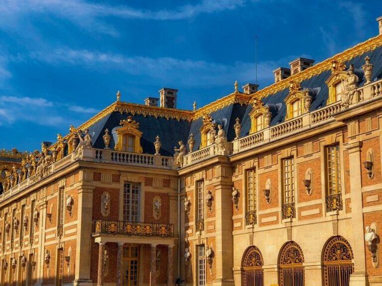 8-hours VIP Private Sightseeing and Shopping Tour in Paris