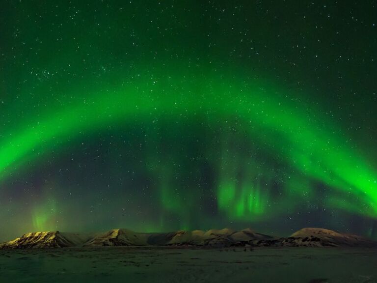 Golden Circle And Northern Lights: The Golden Circle Tour is in the morning, which allows for a 3 to 6-hour interval before heading off on the Northern Lights tour. That interval is the perfect opportunity to grab dinner or to go on our Cheers to Reykjavík tour in Reykjavík.