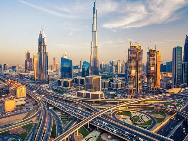 Abu Dhabi Airport Transfers: Abu Dhabi Airport AUH to Dubai City in Business Car