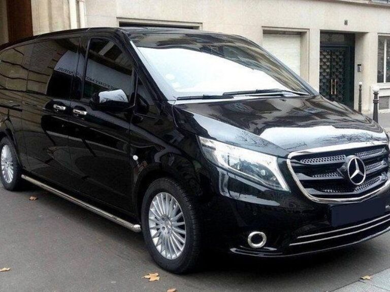 Arrival Private Transfer: Barcelona Cruise Port to Bacelona in Luxury Van