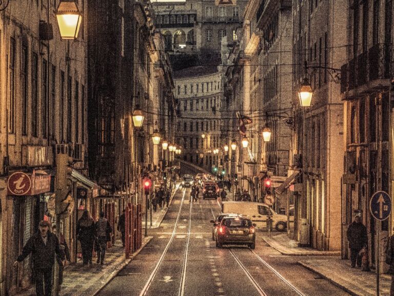 Lisbon by Night Iconic Photos Tour