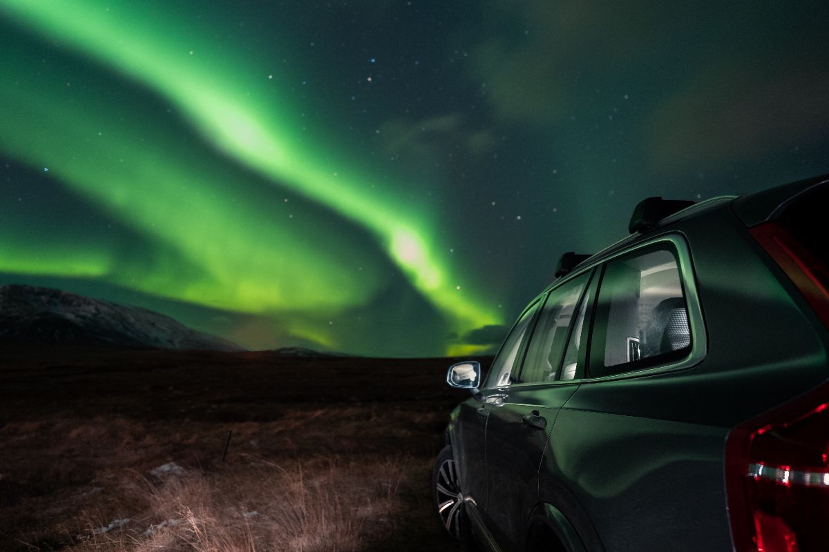 Experience the magic of the Northern Lights on our exclusive private tour, tailored for 1-6 passengers. Step into a luxurious SUV and let our knowledgeable local guide, with years of experience chasing the lights, take you on an unforgettable journey. With complimentary photos and delightful Icelandic treats, this is a once-in-a-lifetime experience you don't want to miss.