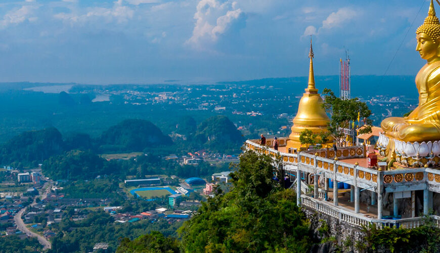 Krabi city in Thailand is located at the Andaman Sea, about 800 kilometers from Bangkok. Krabi is probably one of the most spectacular holiday city and postcard-worthy place with its limestone cliffs, mangrove forests and sheltered bays.