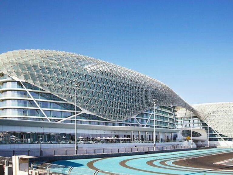 Abu Dhabi Airport Transfers : Abu Dhabi City to Airport AUH in Luxury Van
