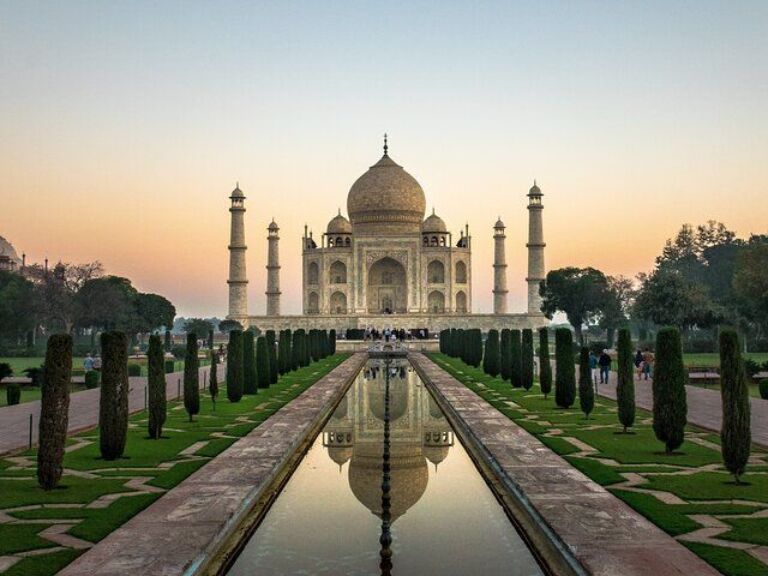 Private Taj Mahal And Monuments Tour From Delhi By Car ~ All Inclusive