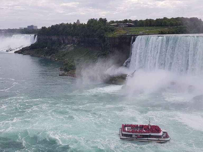 Niagara Falls Small Group Tour From Toronto Including Commentary and Attractions.