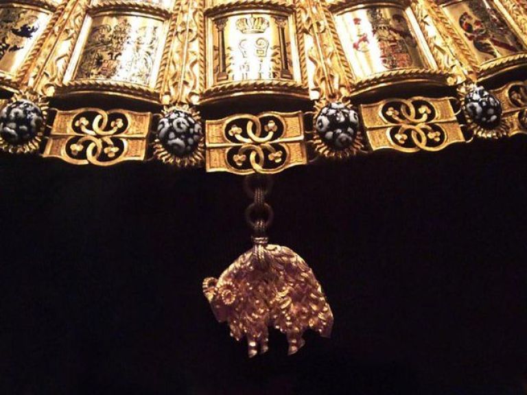 How to Pick a Crown. A Private Themed Tour of the Imperial Treasury (Kaiserliche Schatzkammer) / Tickets included.