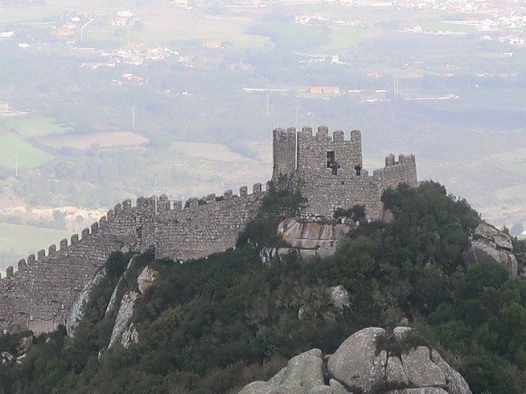 Palaces of Sintra And Gardens: Get ready for a day that will follow the steps of our monarchs in Sintra, we will visit some of their most beautiful palaces and you will have the true feeling of what was like living in Sintra back in the 19th century.