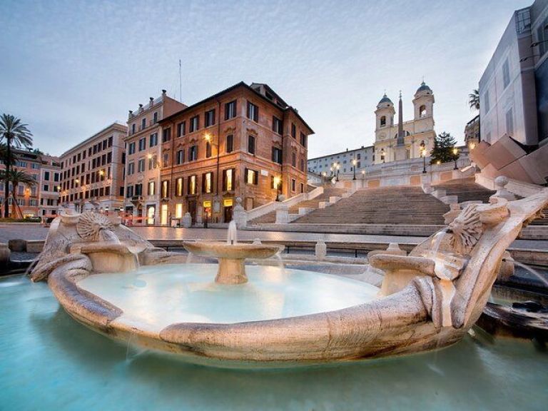 Private and Guided Walking Tour of the Fountains and Squares in Rome.