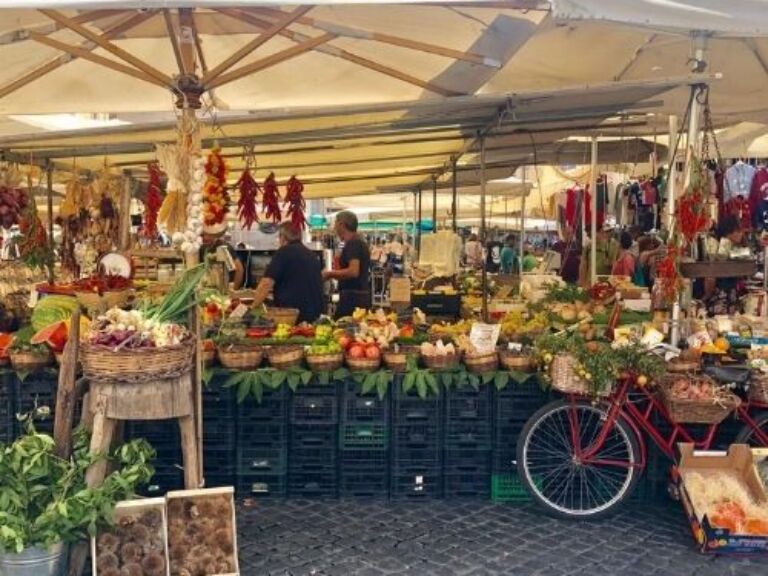 Walk and Taste - 15 Tastings in Campo de Fiori Market with Pasta Making Class.