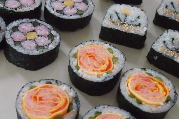Learn how to cook authentic Japanese decorative sushi roll with Local Teacher