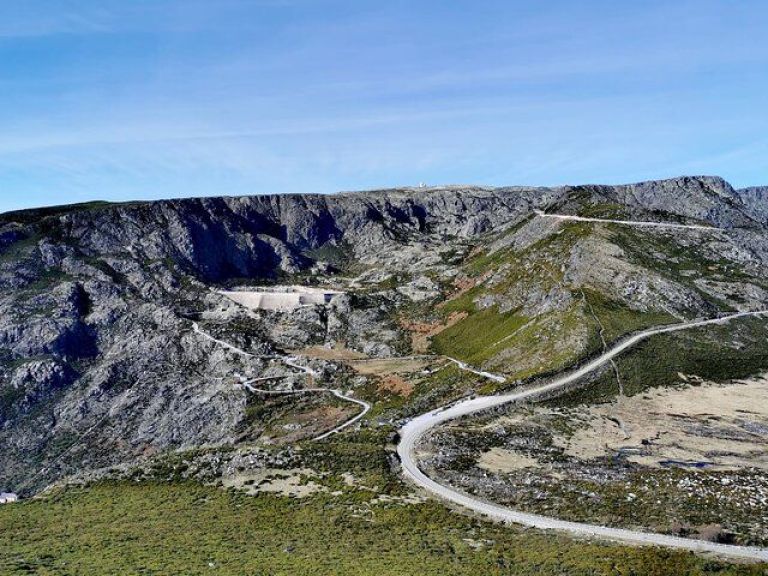 Serra da Estrela - In this tour you will have the opportunity to discover the fantastic mountain landscapes of Serra da Estrela Mountain which is considered the Swiss Alps of Portugal. A natural landscape, unique and stunning with the snow-covered mountain range.