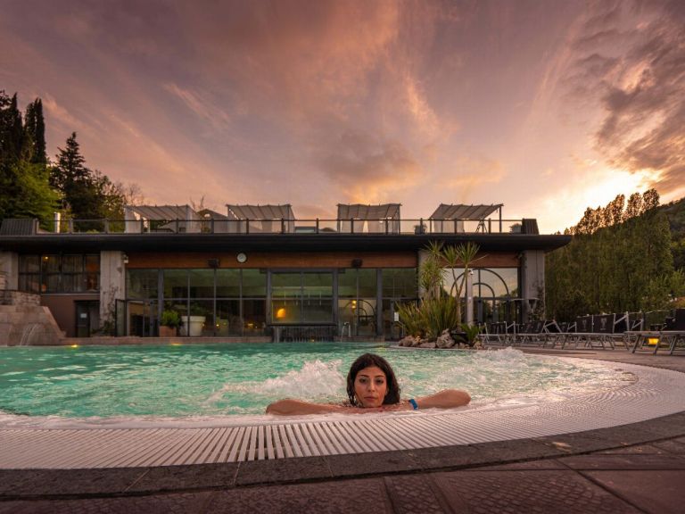 Bagno di Romagna: entry to thermal pool from 10 to 19 + SPA + lunch + 25 min massage (weekend).