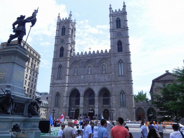 Public Walking Tour of Old Montreal.