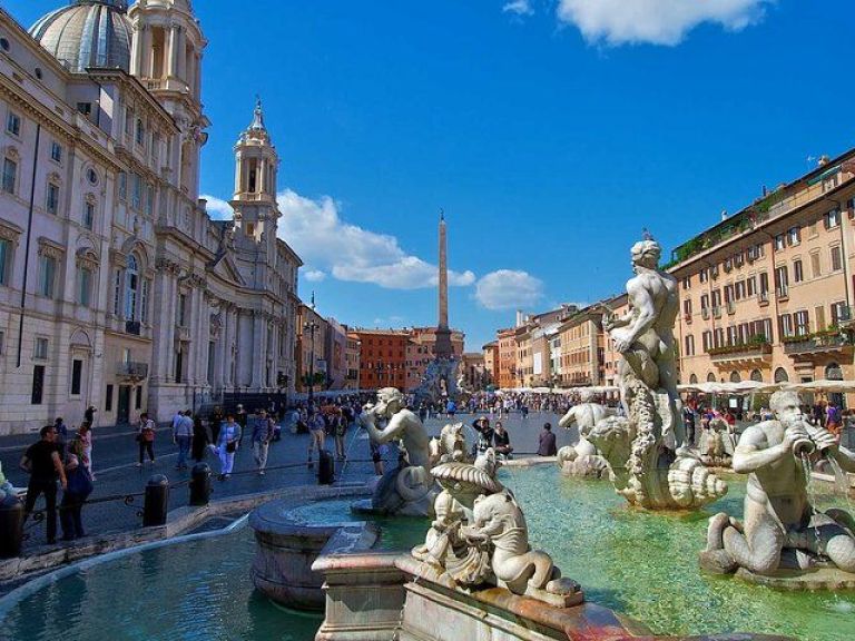Private and Guided Walking Tour of the Fountains and Squares in Rome.