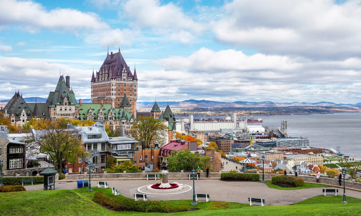 Unforgettable Canada Bus Tour to Montreal, Quebec City & Ottawa.