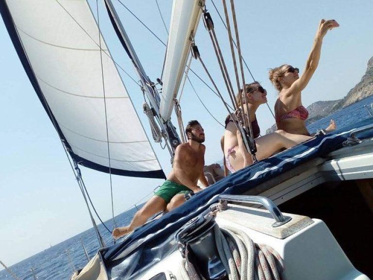 Private Day Sailtrip from Rhodes City to Lindos.