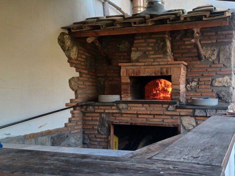 Pizza and cheese experience, with wine, olive oil & limoncello tasting in a traditional farm.