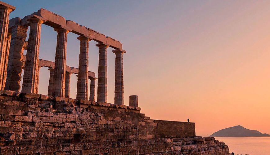 Welcome to Attica, a captivating region in Greece where the echoes of ancient civilizations blend harmoniously with vibrant modernity. Nestled in the heart of this historical landscape are iconic landmarks and hidden gems, making Attica an unforgettable destination for every traveler.