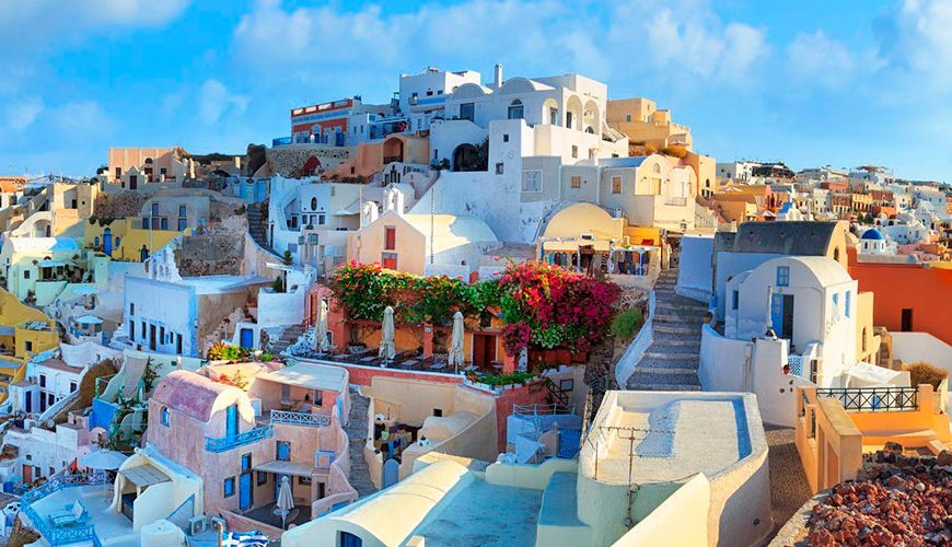 Welcome to South Aegean, a mesmerizing region in Greece that promises an unforgettable journey through its breathtaking landscapes, rich history, and warm hospitality. Nestled amidst the Aegean Sea, this idyllic paradise beckons travelers from all corners of the world with its irresistible charm and allure.