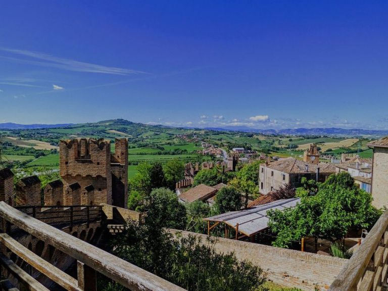 Gradara: complete guided tour in small groups.