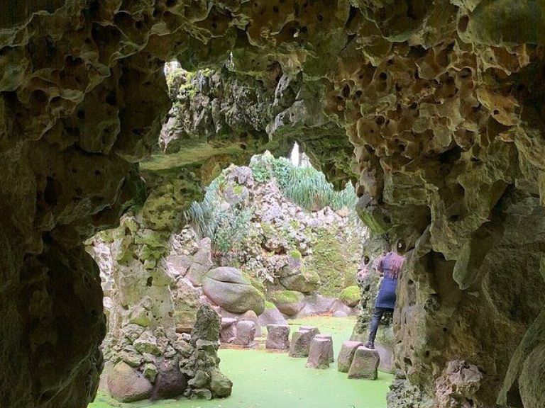 Palaces of Sintra And Gardens: Get ready for a day that will follow the steps of our monarchs in Sintra, we will visit some of their most beautiful palaces and you will have the true feeling of what was like living in Sintra back in the 19th century.