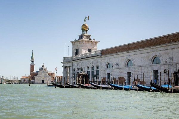 Canal Grande Boat Trip and Walking Tour in a Different Neighborhood