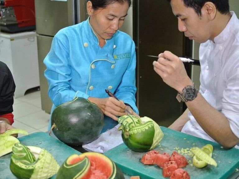 Half-Day Professional Thai Fruit and Vegetable Carving Class.