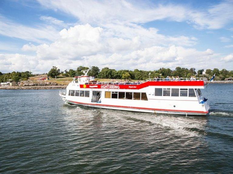 Sightseeing Boat Tour in the Archipelago of Helsinki.