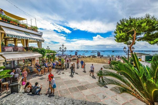Naples, Pompeii, Mt. Vesuvius & Amalfi Coast – 3 Days Experience