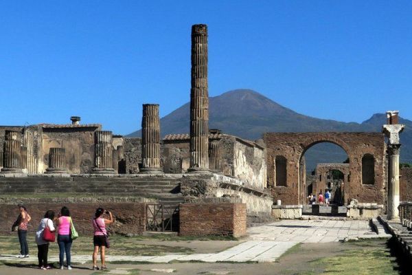 Day Trip from Naples: Pompeii and Mount Vesuvius