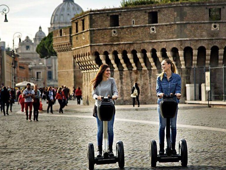 Private Baroque Tour with Guide in Rome by 3-Hour Segway.