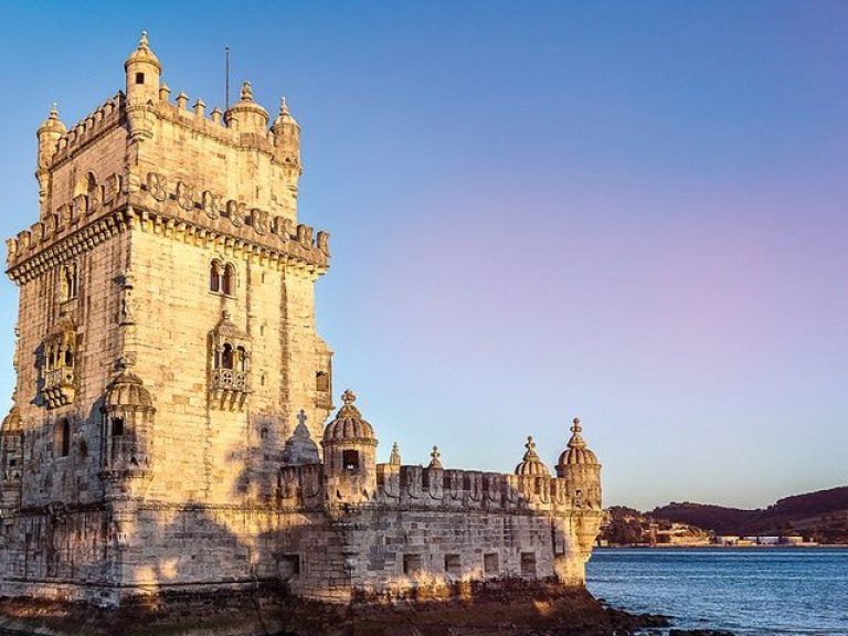 Excellent Lisbon Private tour: In this fabulous tour, with your friendly and knowledgeable guide, you will visit the Lisbon Castle, and see Lisbon from the it´s fabulous Belvederes. Then you will cross the Lisbon Bridge, and visit the Christ the King statue. After you can have lunch in an excellent seafood restaurant by the sea!