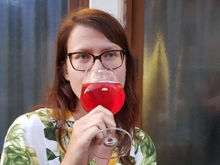 Wine bars hopping: Spritz & local bites like a Venetian.