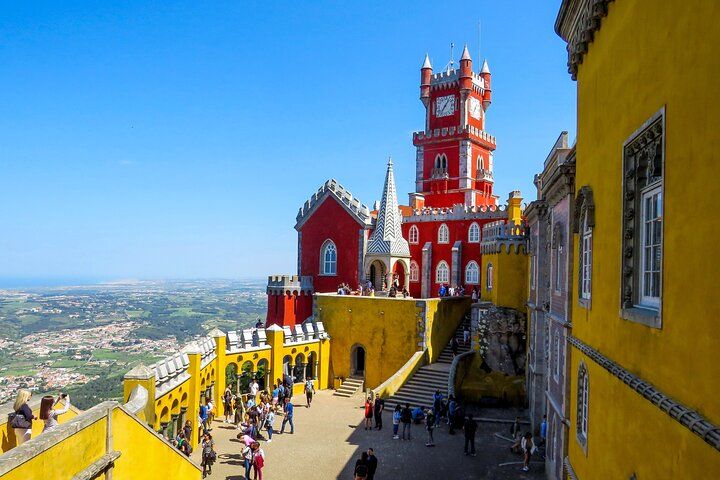 Sintra and Cascais Small Group: Why? Because we are the best guides in Lisbon! After picking you up at your location in Lisbon, we will explain all the history about the surrounding areas of Lisbon and the stories of the fantastic fairy tale Pena Palace and the beautiful village of Sintra.