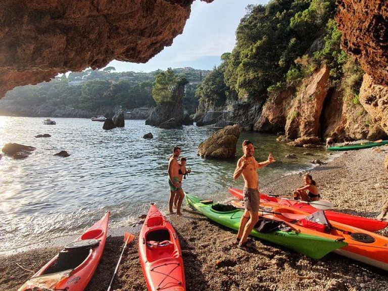 Guided Kayak Tour in the Bay of Poets.
