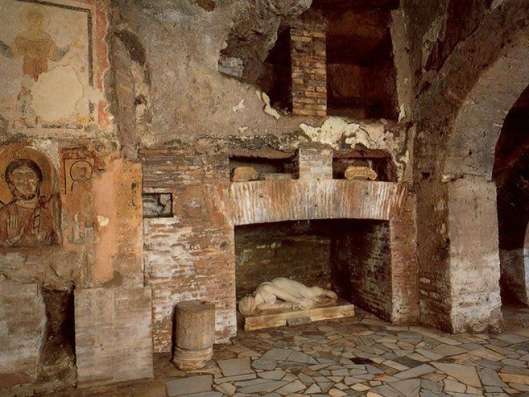 Hidden Gems & Rome Catacomb Tour Small Group 8 People Max.