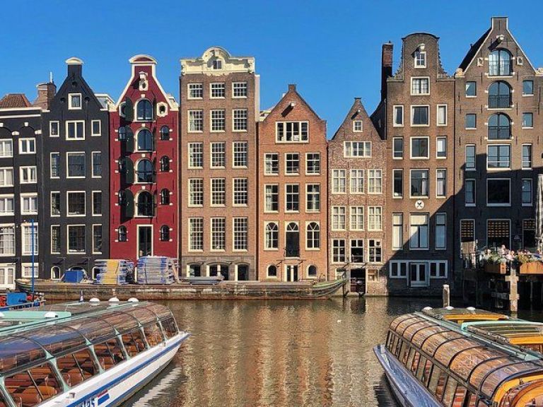 Amsterdam walking tour: first acquaintance with the city.