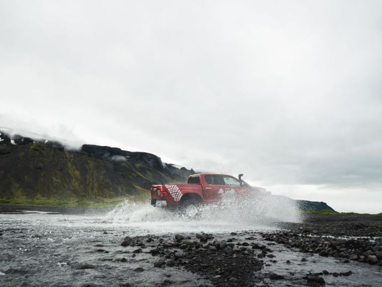 Þórsmörk & Eyjafjallajökull Jeep tour: We´ll take the main road east from Reykjavík through the mountains of Helliðsheiði plateau and drive along the south coast passing small Icelandic farms all the way to the foot of the world famous Eyjafjallajökull volcano. We stop at Seljalandsfoss waterfall where the brave ones can take a walk behind the waterfall as it falls from the very high cliffs