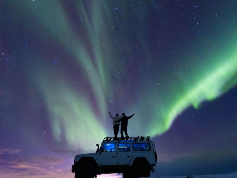 Northern Lights 4×4: Travel is all about collecting memories and the most breathtaking moments are provided by nature. Her wonders give you the reason to explore the most far-flung corners of the world. When in Iceland, make sure to catch a glimpse of a Roman goddess of dawn, Aurora, dancing in an epic spectacle of Northern Lights.