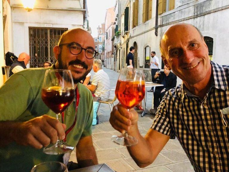 Wine bars hopping: Spritz & local bites like a Venetian.