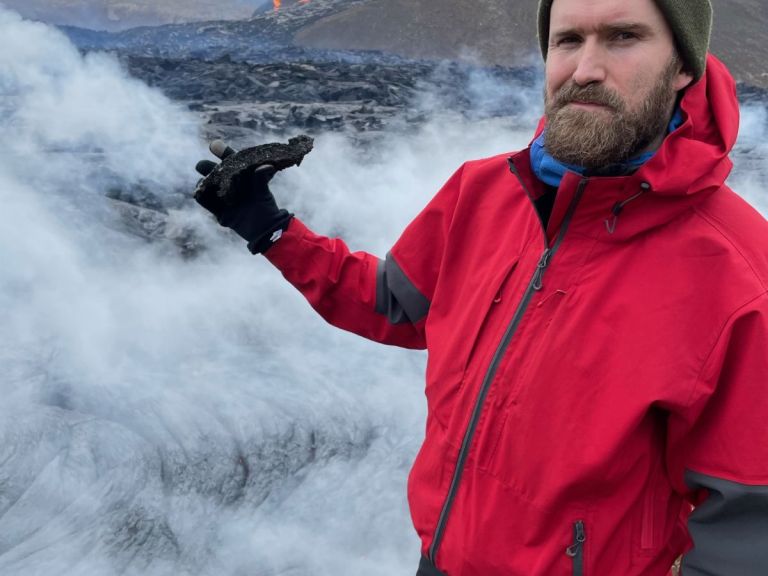 Fagradalsfjall Volcano Private Tour. Get the experience of a lifetime. See an active volcanic eruption. Our guide will pick you up in Reykjvík or meet you in Grindavík, what suits you better.