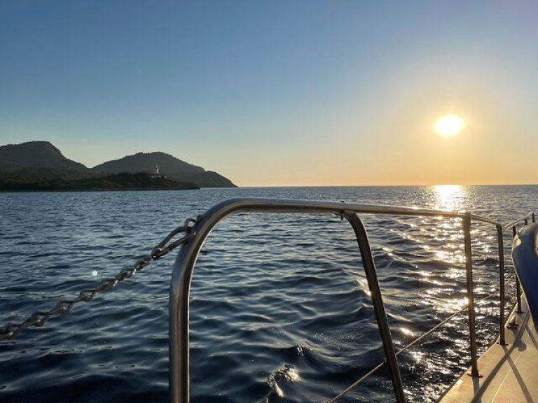 2 Hour Sunrise Hour Boat Trip with Drinks, SUP & Snorkels Port d'Alcudia.